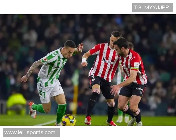 西甲精彩对决那不勒斯与曼联战成平局赛后点评引发热议