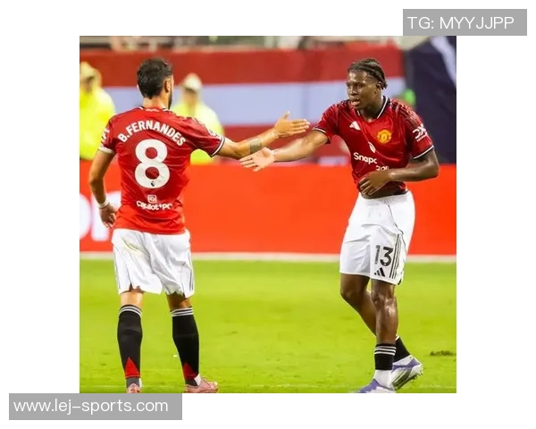 世界杯激战巴黎圣日耳曼逆转曼联红牌争议引发全场热议